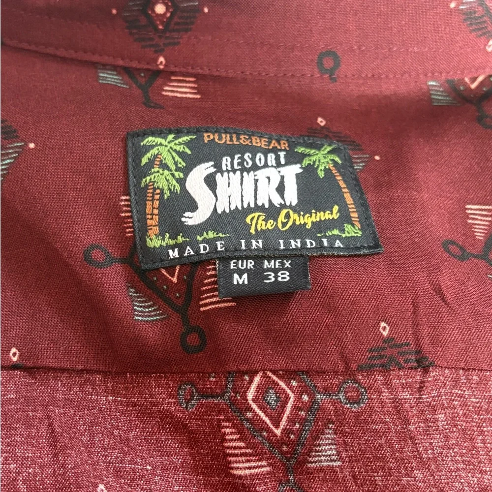 Pull&Bear Maroon Aztec Geometric Print Short Sleeve Button-Down Shirt Medium - Picture 4 of 5
